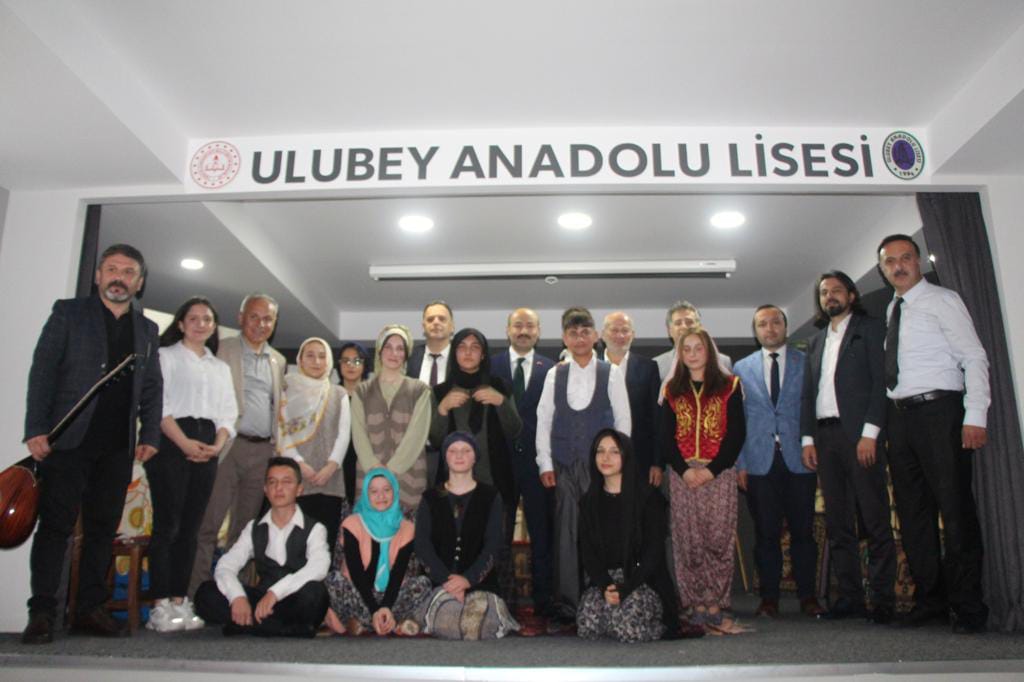 Kaymakamımız  Sn. Süleyman ARAT, Ulubey Anadolu Lisesi öğrencilerinin hazırlamış olduğu “Töre “adlı tiyatro gösterisine katıldı.