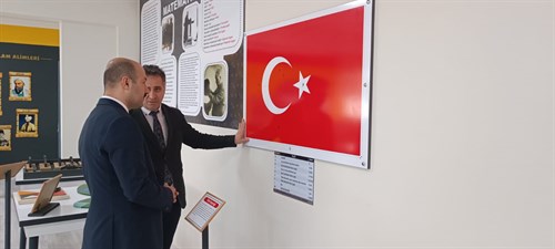 Kaymakamımız Sn.Süleyman ARAT,  Ulubey Anadolu İmam Hatip Lisesinde yapımı tamamlanan “Matematik Müzesini” ziyaret ederek incelemelerde bulundu.