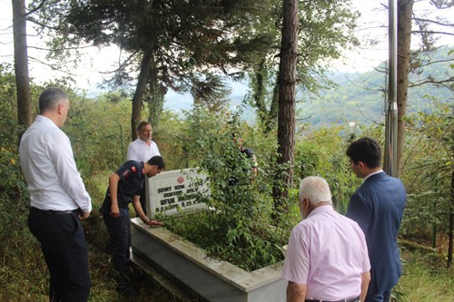 Kaymakamımız Sn. Furkan Türkay KAYIŞ Şehitlerimiz Ufuk AKDEMİR ve Ali KELEŞ’in  Kabirlerini Ziyaret Etti.